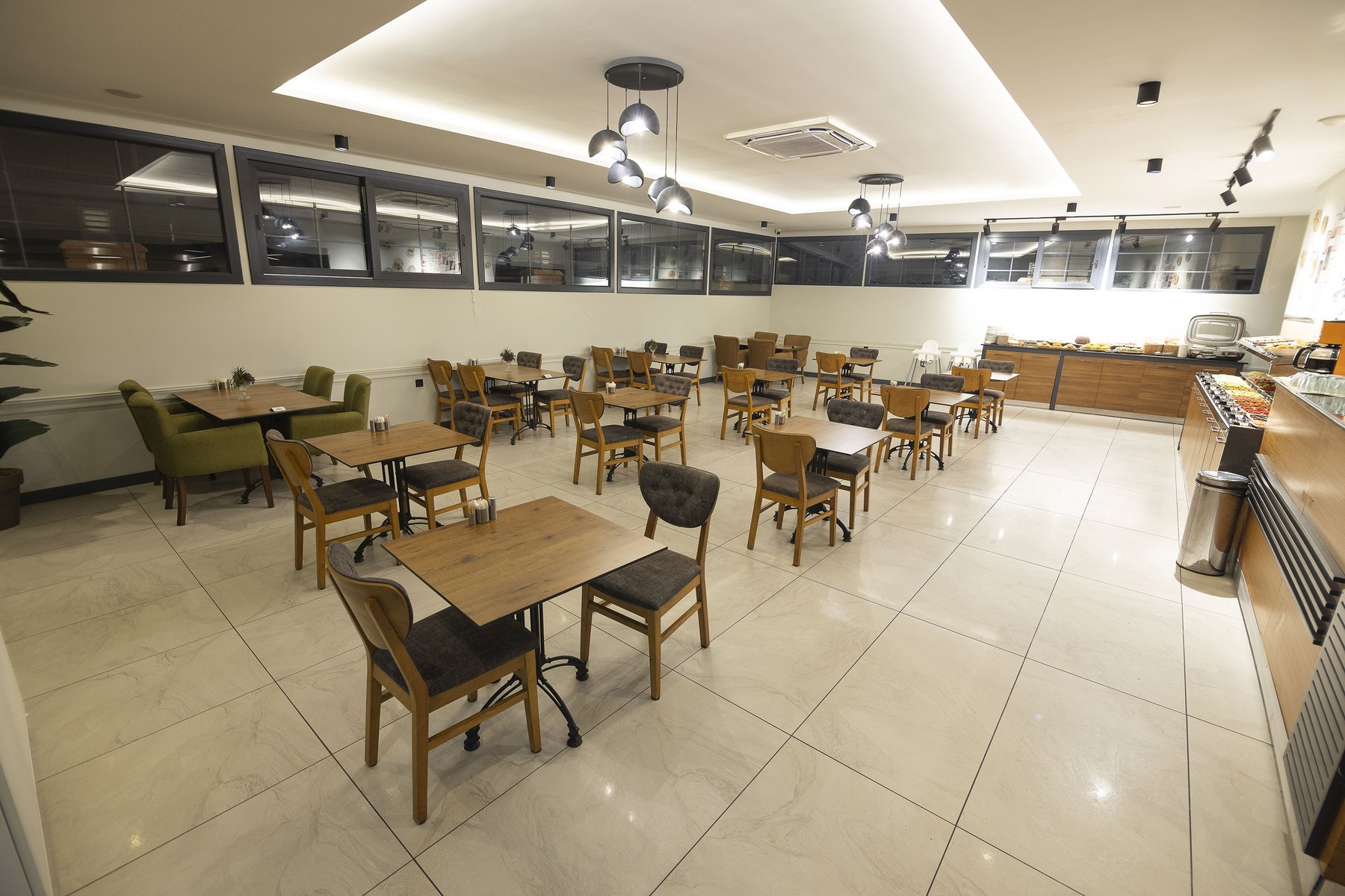 MATHOTEL kafe ve oturma alanı