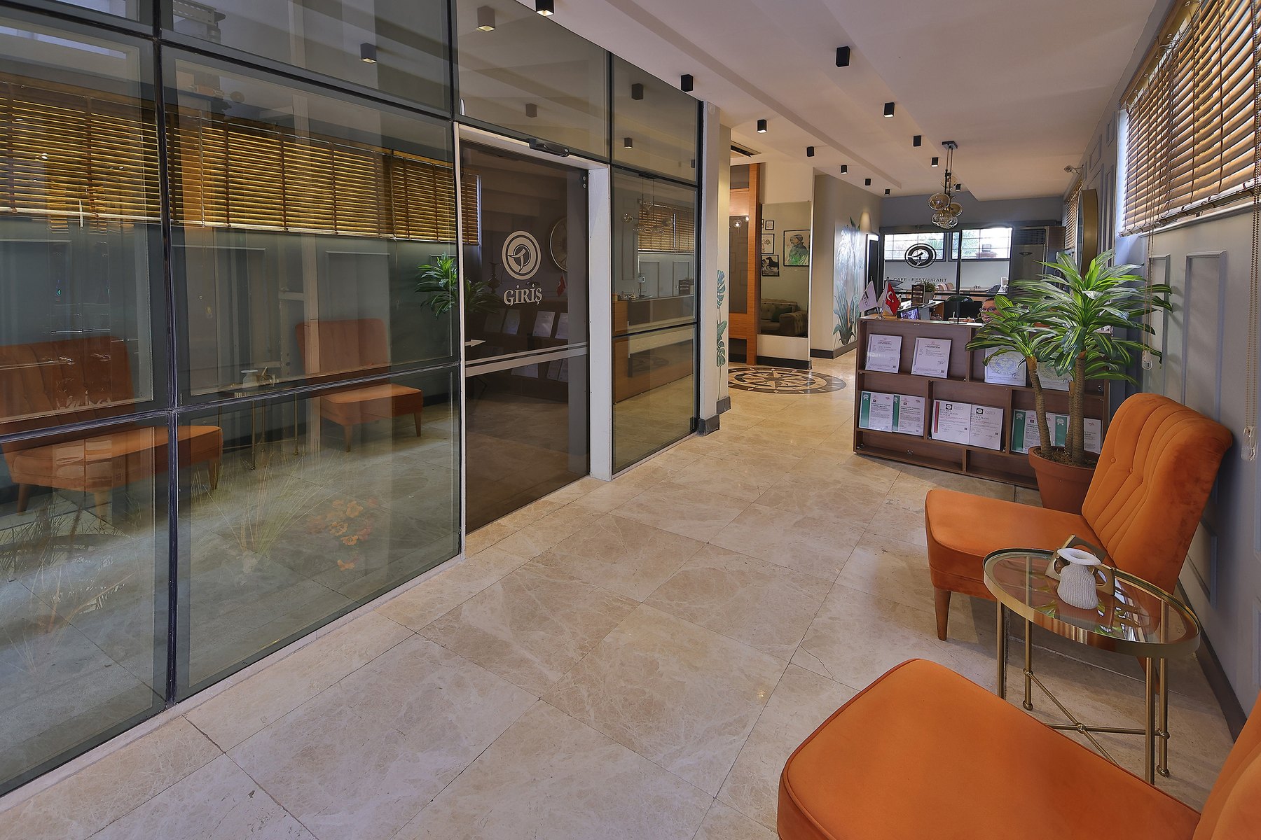 MATHOTEL kafe köşesi